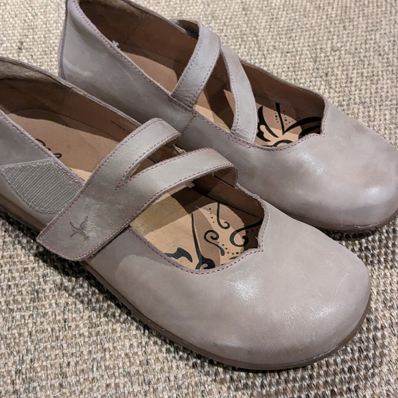 Taupe Leather Shoes- comfort shoe brand , orthotic friendly, made in Europe - Picture 1 of 5